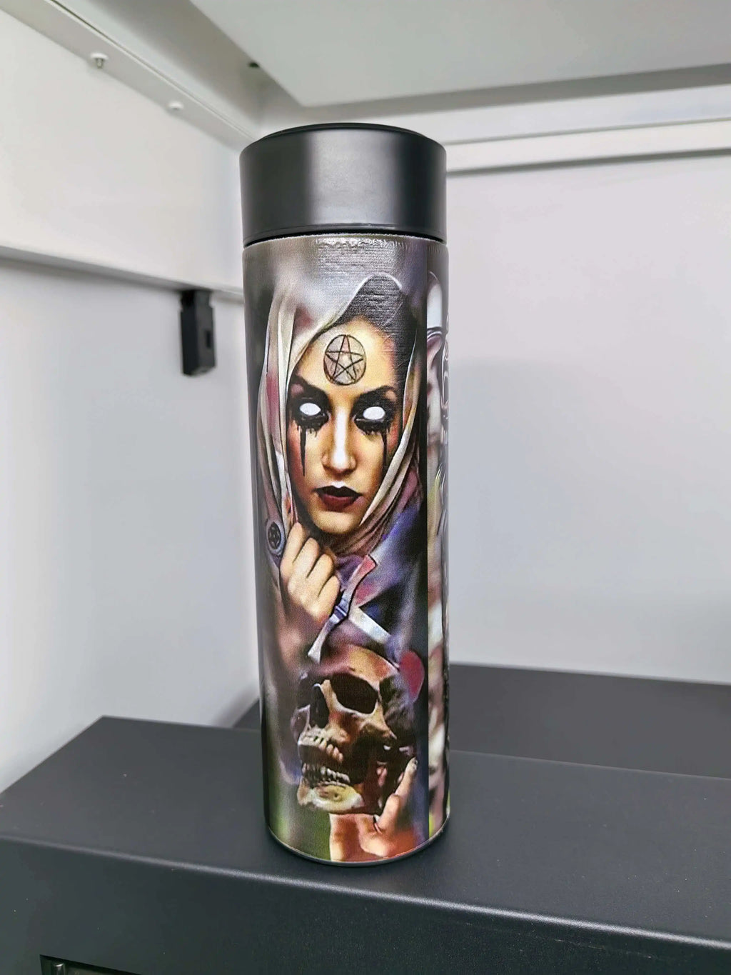 Luxury Smart Thermos – LED Temperature Display & Thermal Insulation